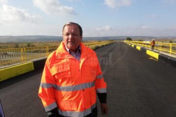 Flutur: Pe papucii mei va scrie „autostradă”