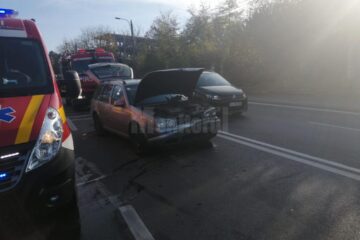 Tamponare cu trei mașini, pe Calea Unirii
