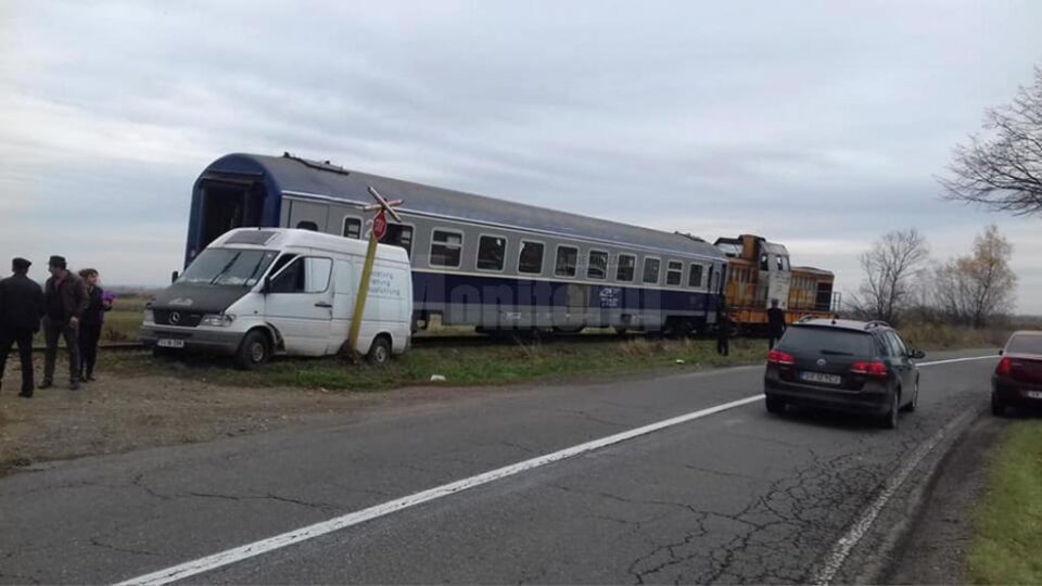 Șoferul nu a văzut trenul, declarând că se uita la grâul de pe ogor