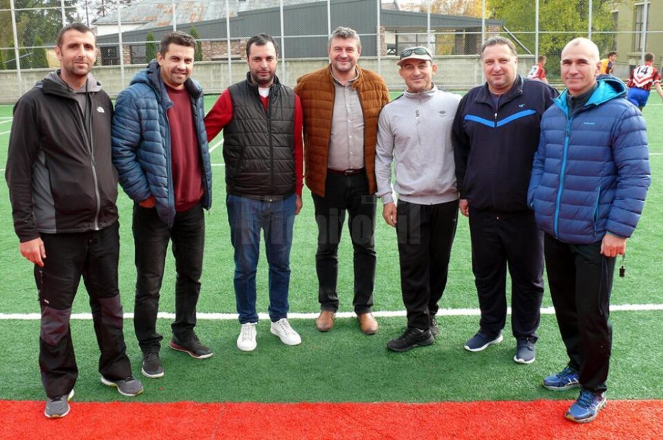 La Fălticeni s-a inaugurat un nou teren de sport multifuncțional
