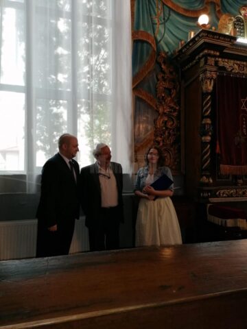 Eleva Daniela Abramiuc, de la Colegiul de Artă „Ciprian Porumbescu”, premiată ieri de Comunitatea evreilor cu o vacanță în Israel