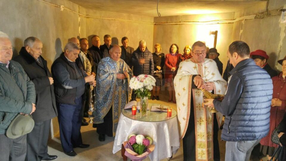 Cele trei clopote care vor fi montate în curând în Turnul Unirii au fost sfințite marți