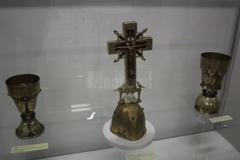 O expoziție cu piese din tezaurul național, aduse de la Muzeul Peleș, vernisată ieri la Muzeul de Istorie Suceava