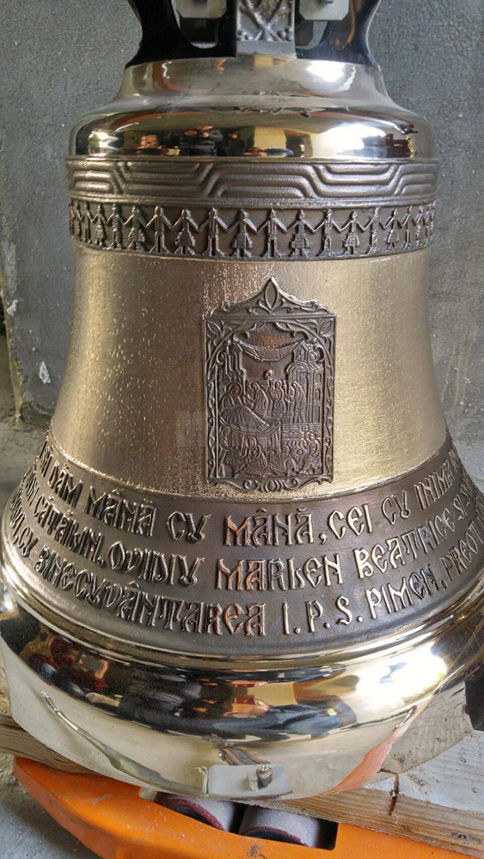 Cele trei clopote care vor fi montate în curând în Turnul Unirii