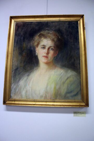 O expoziție cu piese din tezaurul național, aduse de la Muzeul Peleș, vernisată ieri la Muzeul de Istorie Suceava