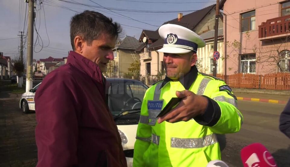 Nu a recunoscut legitimația polițistului
