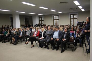 O expoziție cu piese din tezaurul național, aduse de la Muzeul Peleș, vernisată ieri la Muzeul de Istorie Suceava