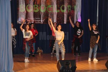 „Toamna Bobocilor”, spectacol dedicat noilor liceeni de la Colegiul ,,Samuil Isopescu”