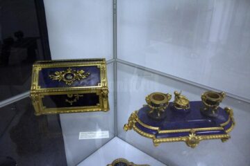 O expoziție cu piese din tezaurul național, aduse de la Muzeul Peleș, vernisată ieri la Muzeul de Istorie Suceava