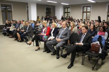 O expoziție cu piese din tezaurul național, aduse de la Muzeul Peleș, vernisată ieri la Muzeul de Istorie Suceava