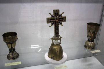 O expoziție cu piese din tezaurul național, aduse de la Muzeul Peleș, vernisată ieri la Muzeul de Istorie Suceava