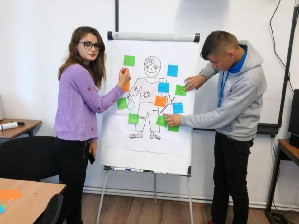 „Copiii străzii - capcane nevăzute!”, activitate de prevenire a abandonului școlar, la Centrul „Sf. Andrei” din Gura Humorului