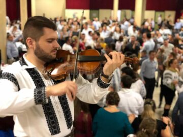 Taraful Florin Mucea, Angelica Flutur, Grigore Gherman și Maria Dragomiroiu au cântat pentru românii din Diaspora, în prag de sărbători