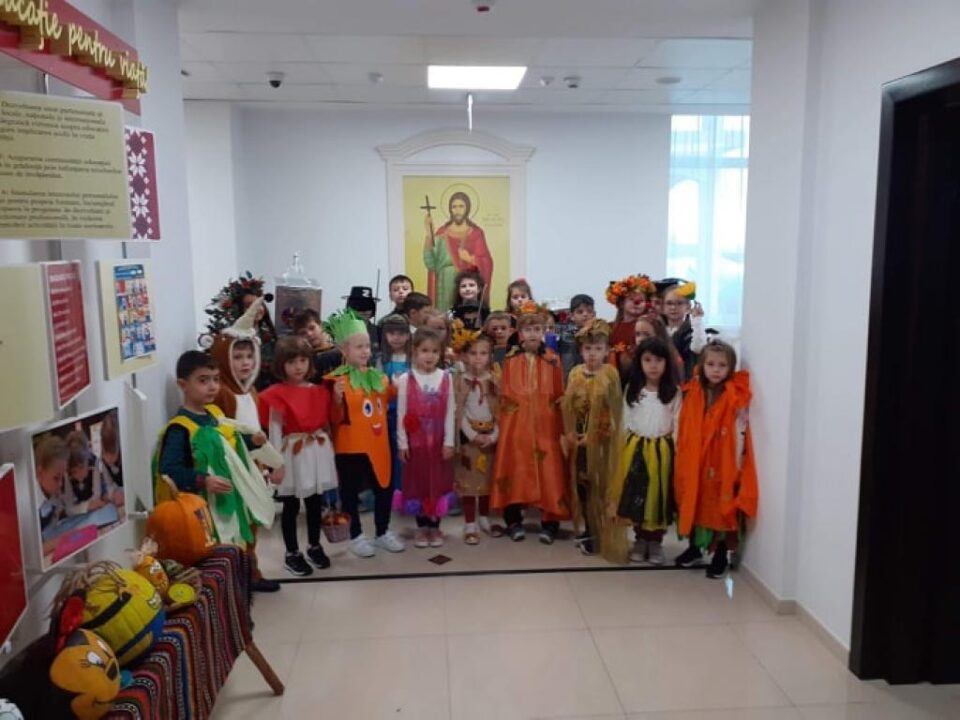 Festivalul toamnei și parada costumelor Eco, la Școala Primară ”Sfântul Ioan cel Nou de la Suceava”