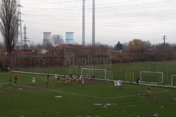 Terenul greu le-a creat mari probleme fotbalistilor Forestei