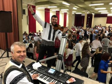 Taraful Florin Mucea, Angelica Flutur, Grigore Gherman și Maria Dragomiroiu au cântat pentru românii din Diaspora, în prag de sărbători