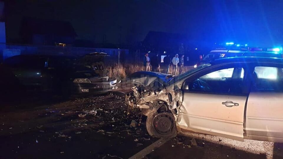 Accident cu trei răniți, la ieșirea din Suceava spre Moara