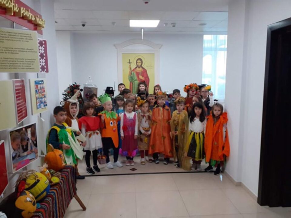 Festivalul toamnei și parada costumelor Eco, la Școala Primară ”Sfântul Ioan cel Nou de la Suceava”