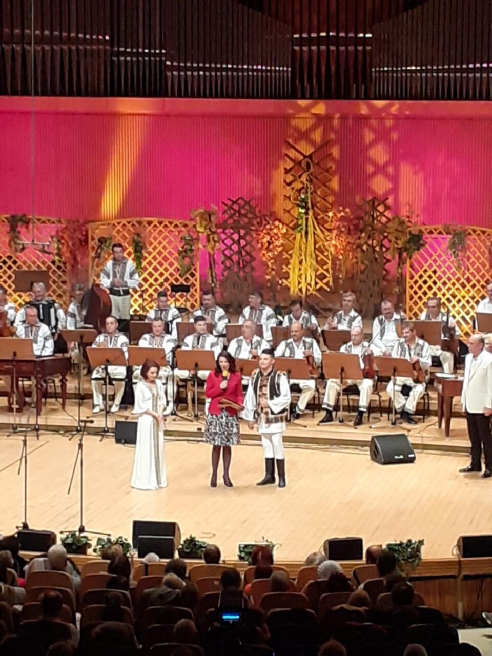 Ansamblul Artistic „Ciprian Porumbescu” Suceava, spectacol de excepție la Sala Radio Ansamblul Artistic „Ciprian Porumbescu” Suceava, spectacol de excepție la Sala Radio