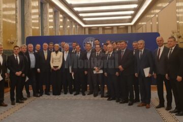 Premierul României, Ludovic Orban, cu membrii Comitetului Director al Asociației Municipiilor din România, la Palatul Victoria Premierul României, Ludovic Orban, cu membrii Comitetului Director al Asociației Municipiilor din România, la Palatul Victoria