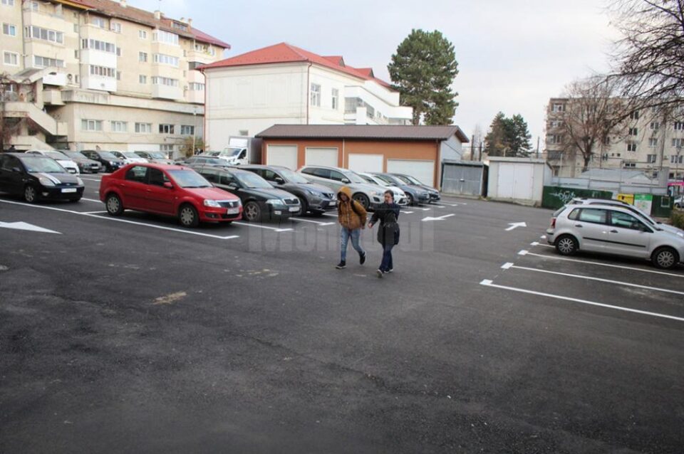 Parcare rezidențială, cu 75 de locuri, modernizată și marcată, în spate la Taylan