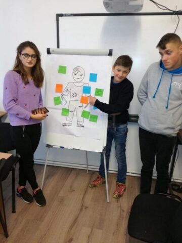 „Copiii străzii - capcane nevăzute!”, activitate de prevenire a abandonului școlar, la Centrul „Sf. Andrei” din Gura Humorului