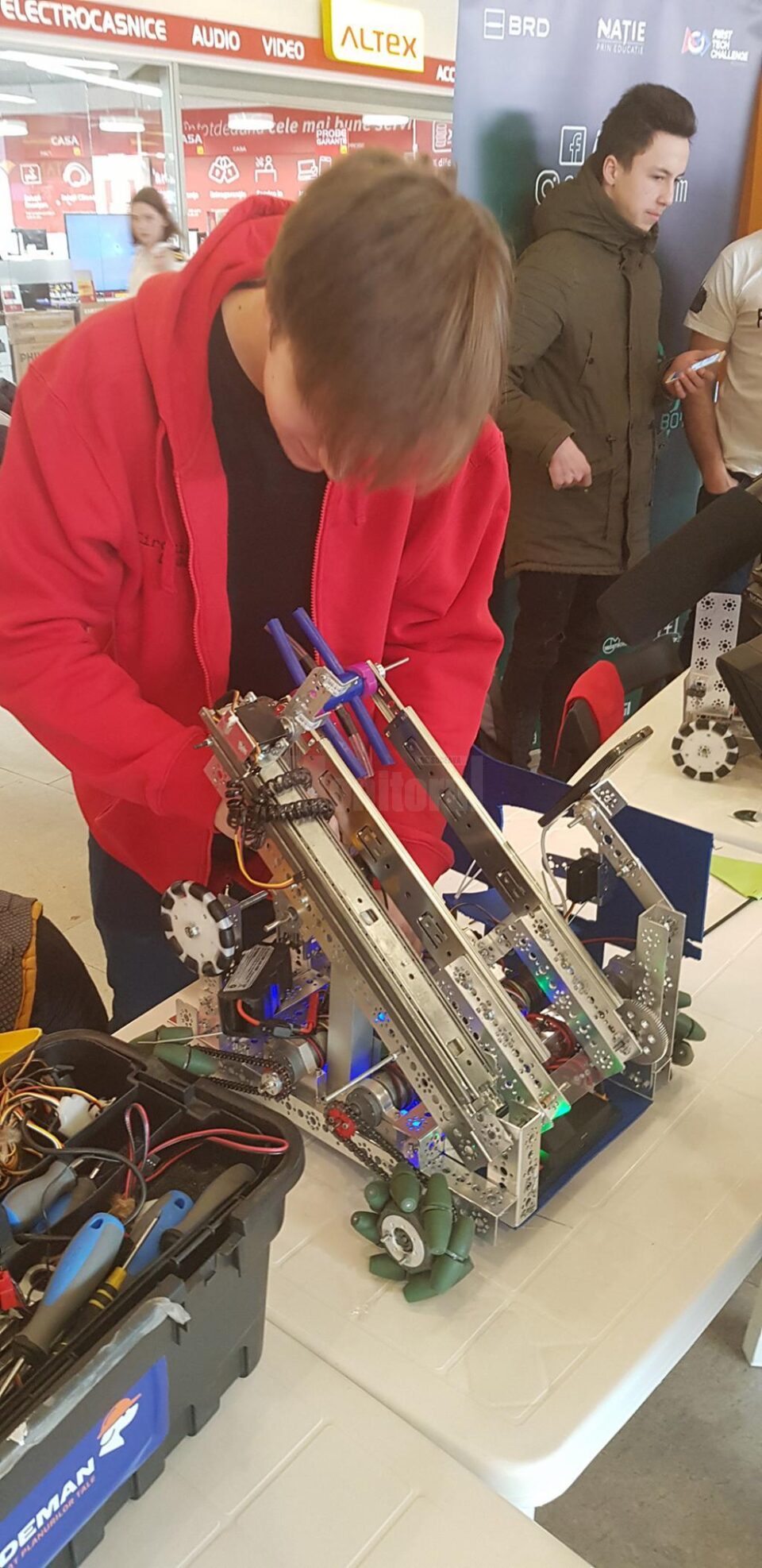 „Noaptea roboticii”, în două unități școlare din Gura Humorului