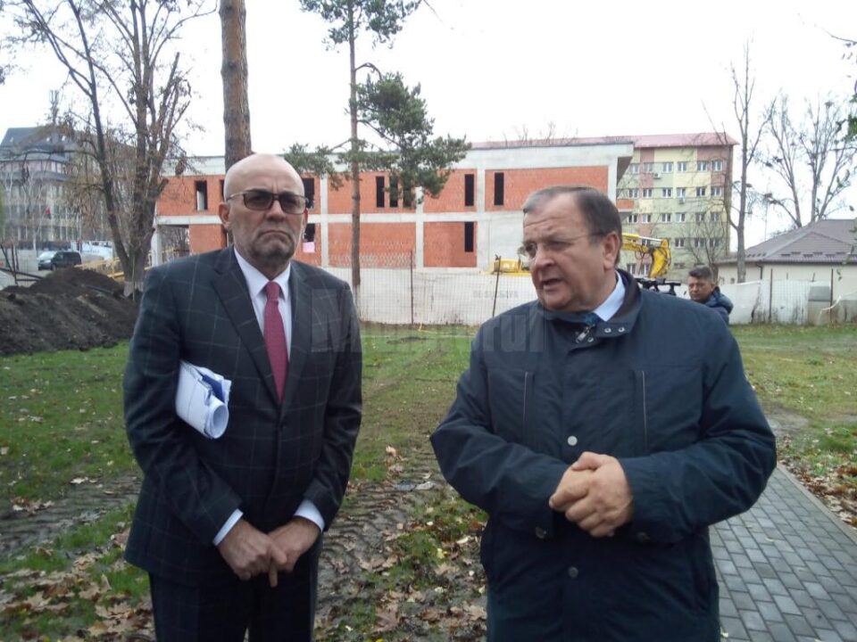 Vasile Rîmbu și Gheorghe Flutur, în zona unde se va construi cladirea pentru Oncologie Vasile Rîmbu și Gheorghe Flutur, în zona unde se va construi cladirea pentru Oncologie