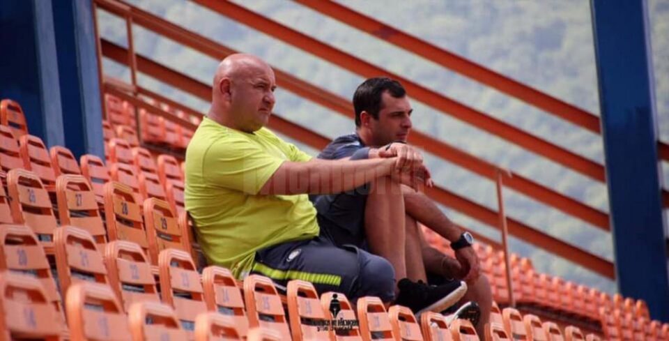 Antrenorul Daniel Stoica și directorul sportiv Iulian Darabă se gândesc deja la partida de vineri, de pe Areni
