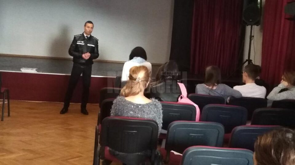 Acțiunea „Educă-l, nu-l lovi! Stop violența!”, pentru elevi și tineri instituționalizați, la Fălticeni