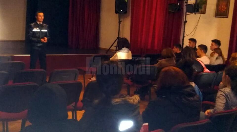 Acțiunea „Educă-l, nu-l lovi! Stop violența!”, pentru elevi și tineri instituționalizați, la Fălticeni