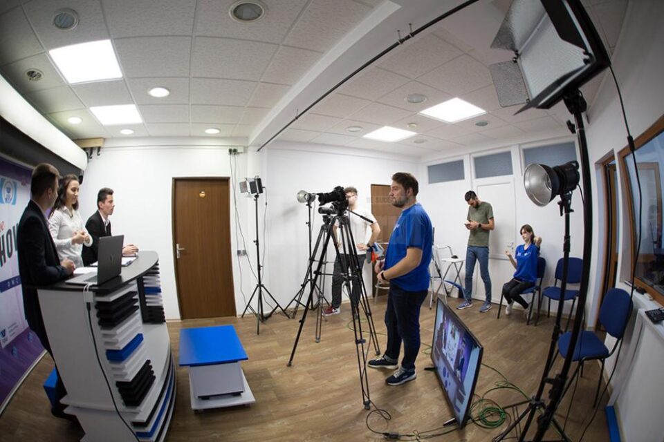 Pregătiri pentru live
