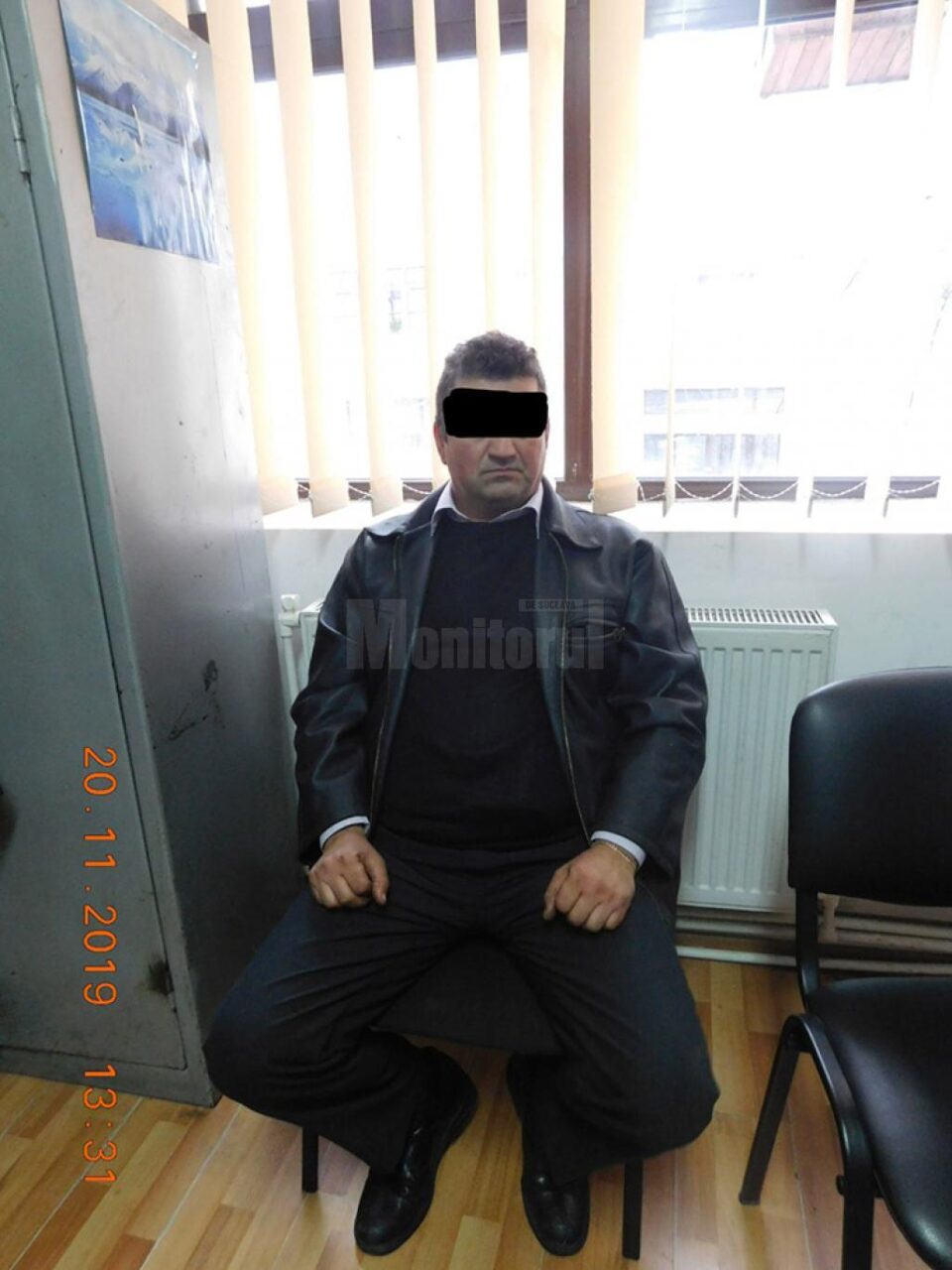 Individul a fost dus la Politia Locală după ce un polițist l-a sunat și a apelat la "serviciile" sale