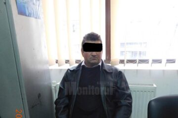 Individul a fost dus la Politia Locală după ce un polițist l-a sunat și a apelat la "serviciile" sale