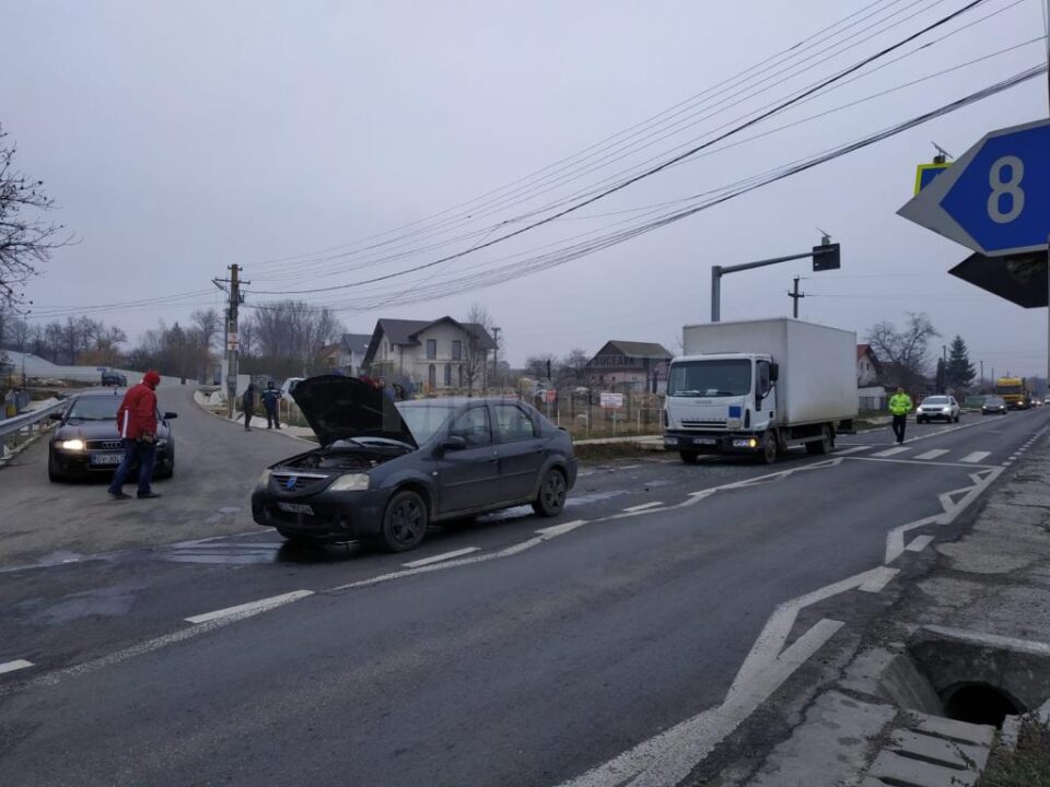 Trafic dat peste cap la Plopeni după o tamponare în lanț