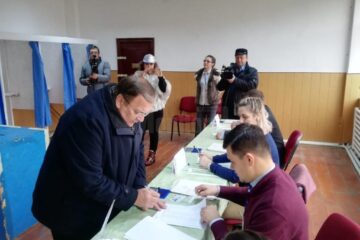 Gheorghe Flutur a votat, alături de soție, pentru un președinte care va scoate Moldova și Suceava din izolare