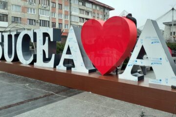 Logo-ul „Iubesc Suceava” a fost amplasat în centrul orașului