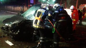 Accident rutier grav, cu două persoane încarcerate, la ieșirea din municipiul Rădăuți