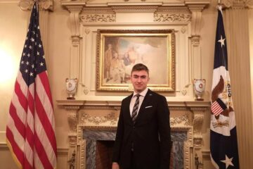 Rădăuțeanul Luca Ciubotaru, într-un stagiu în Statele Unite ale Americii, despre implicare civică și democrație