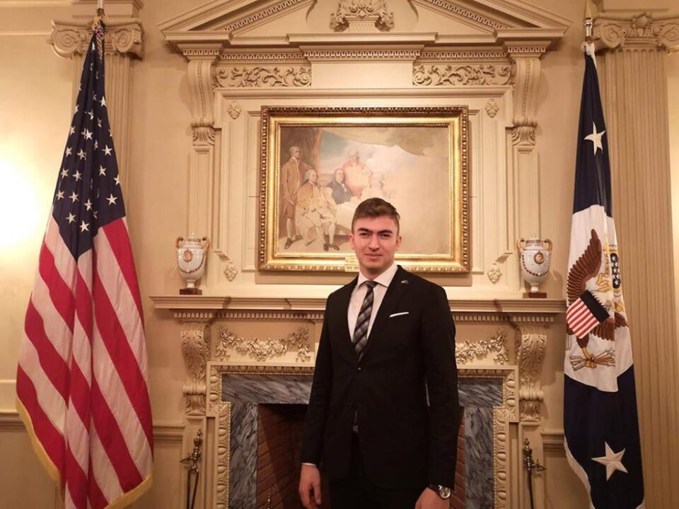 Rădăuțeanul Luca Ciubotaru, într-un stagiu în Statele Unite ale Americii, despre implicare civică și democrație Rădăuțeanul Luca Ciubotaru, într-un stagiu în Statele Unite ale Americii, despre implicare civică și democrație