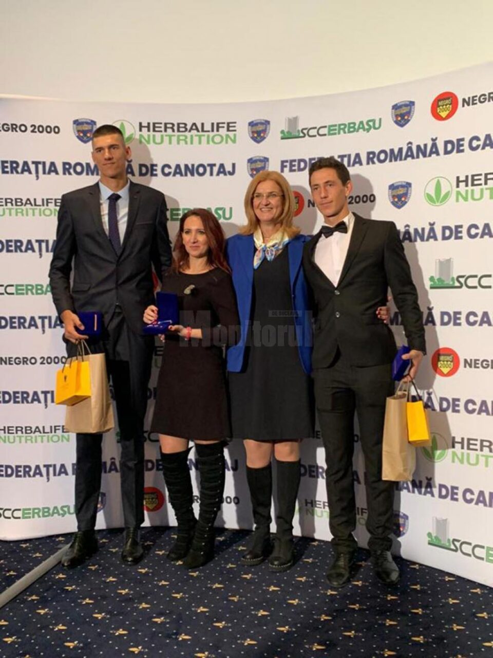 Florin Arteni Fântânariu (stânga) și Alexandru Gherasim (dreapta), împreuna cu Elisabeta Lipă