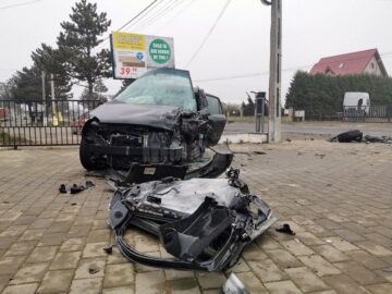 Accident rutier grav, cu două persoane încarcerate, la ieșirea din municipiul Rădăuți