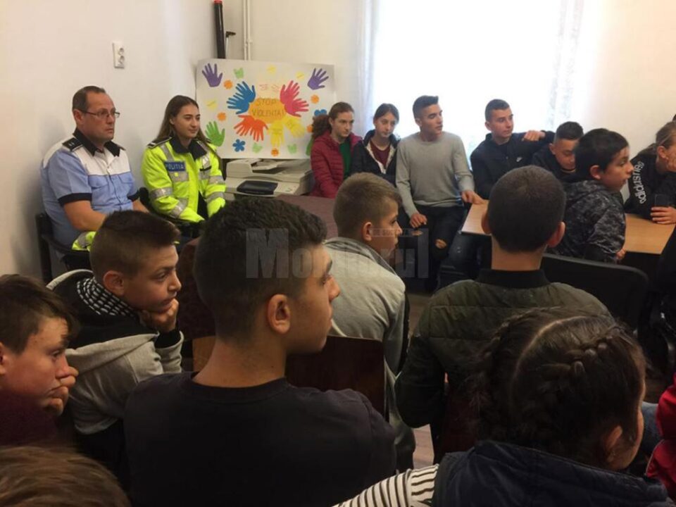 „Mesageri împotriva violenței”, la Centrul Școlar „Sf. Andrei” Gura Humorului