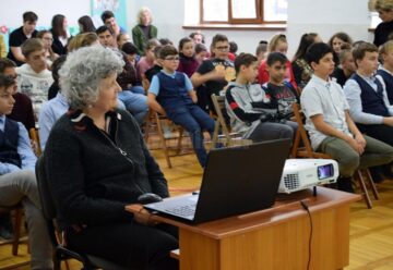 Scriitorul Grigore Ilisei s-a întors la școala la care a învățat