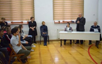 Scriitorul Grigore Ilisei la Școala “Alexandru Ioan Cuza” din Fălticeni