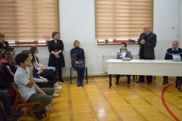 Scriitorul Grigore Ilisei la Școala “Alexandru Ioan Cuza” din Fălticeni