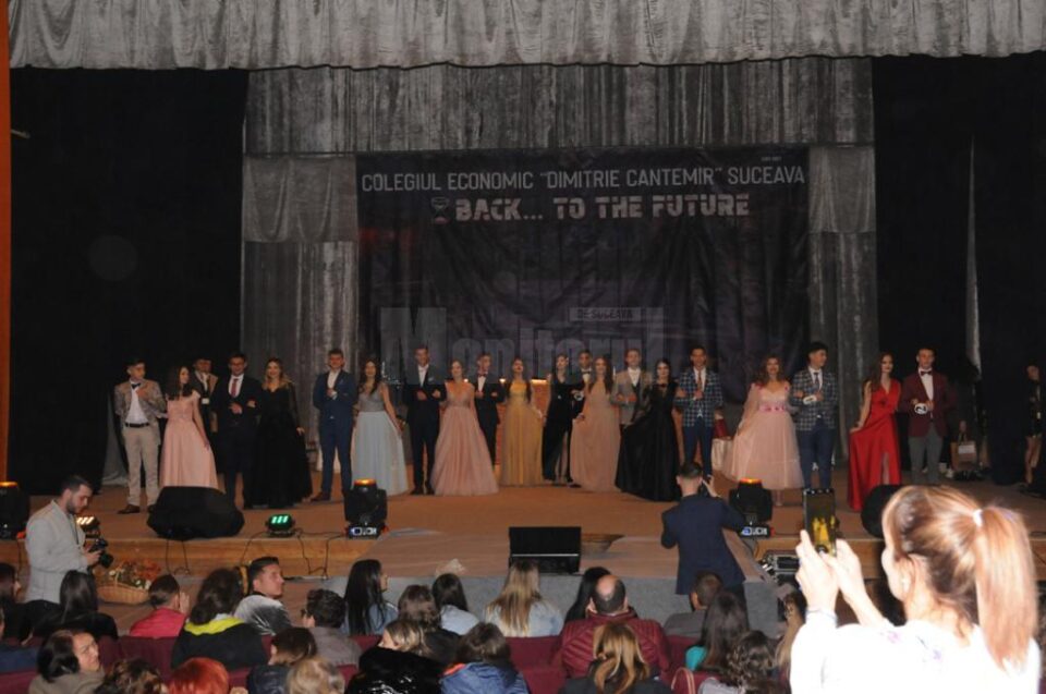 Cele 10 perechi concurente, pe scena Casei de Cultură