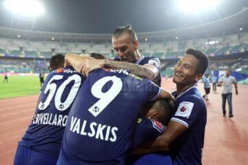 Lucian Goian și colegii lui sărbătoresc primul succes stagional