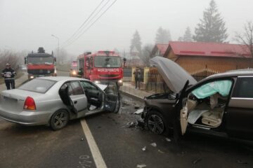 Impactul s-a produs dupa ce unul din soferi a patruns pe conbtrasens