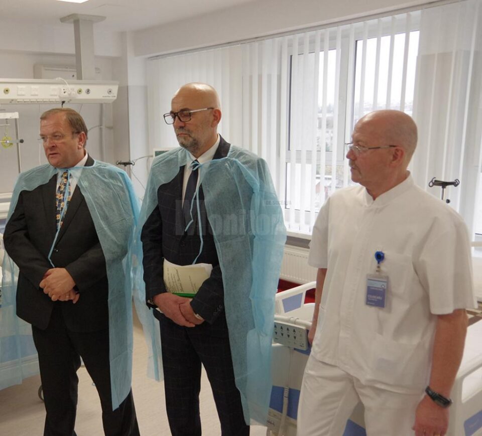 Președintele CJ, Gheorghe Flutur, managerul Vasile Rîmbu și dr. Titel Cojocaru Președintele CJ, Gheorghe Flutur, managerul Vasile Rîmbu și dr. Titel Cojocaru